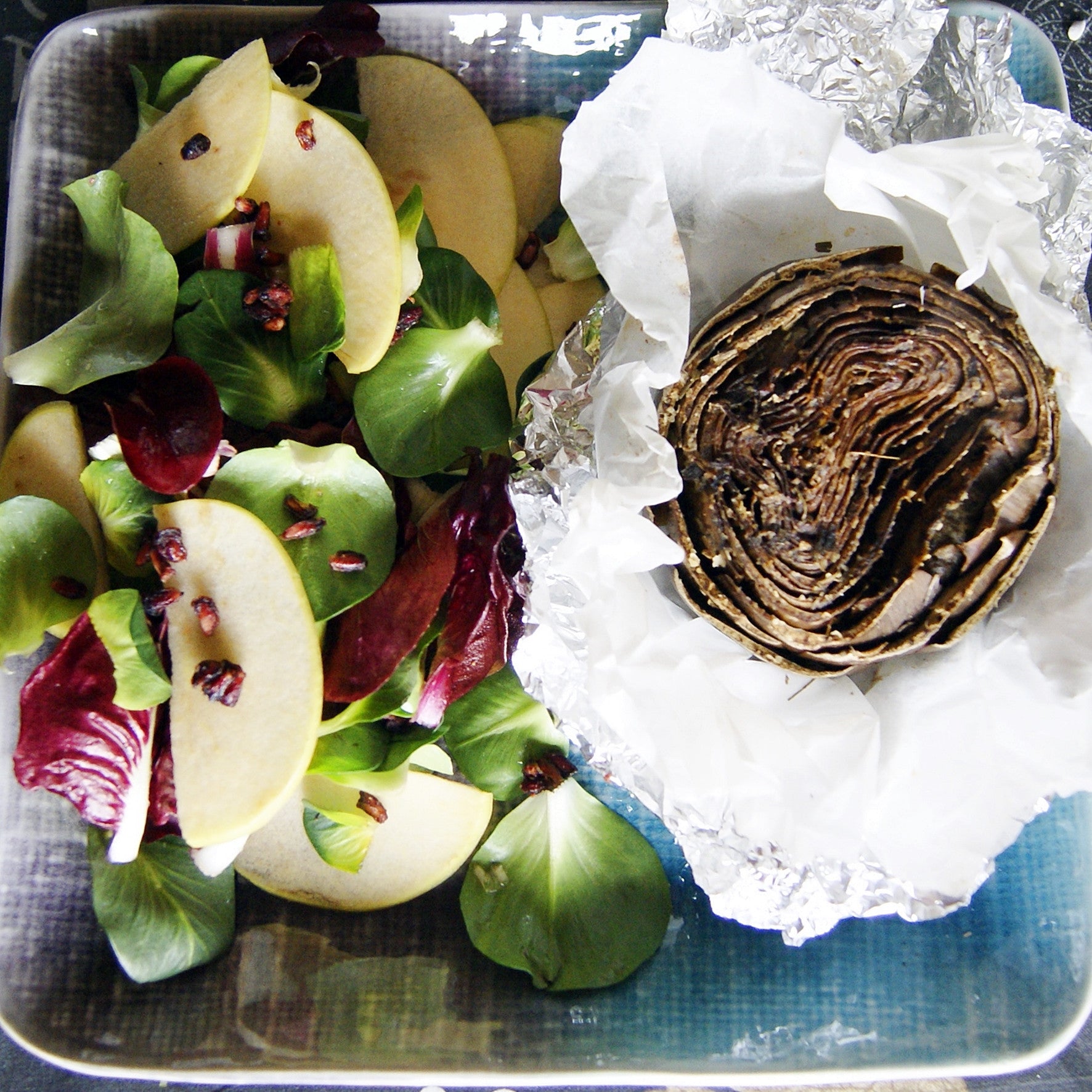 CARCIOFO AL CARTOCCIO CON ARILLI DI MELAGRANA E RADICCHIO SELVATICO
